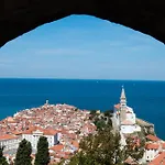 Romanticni Ob Morju - Happy *