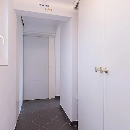 Апартаменты Romanticni Ob Morju - Happy Копер