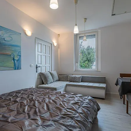 Апартаменты Romanticni Ob Morju - Happy