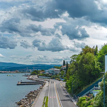 Romanticni Ob Morju - Happy קופר