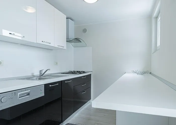 Romanticni Ob Morju - Happy