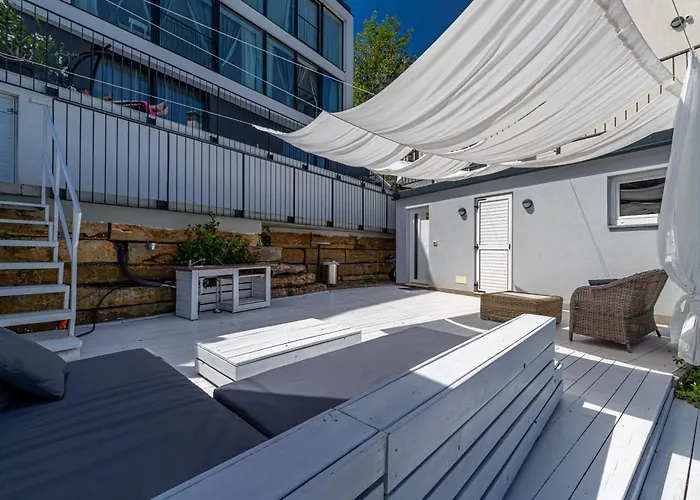 Romanticni Ob Morju - Happy * Κόπερ